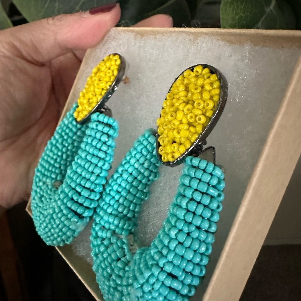 Vintage Beaded Earrings - Picture 4 of 8
